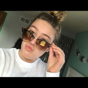 Meet your Posher, Ava